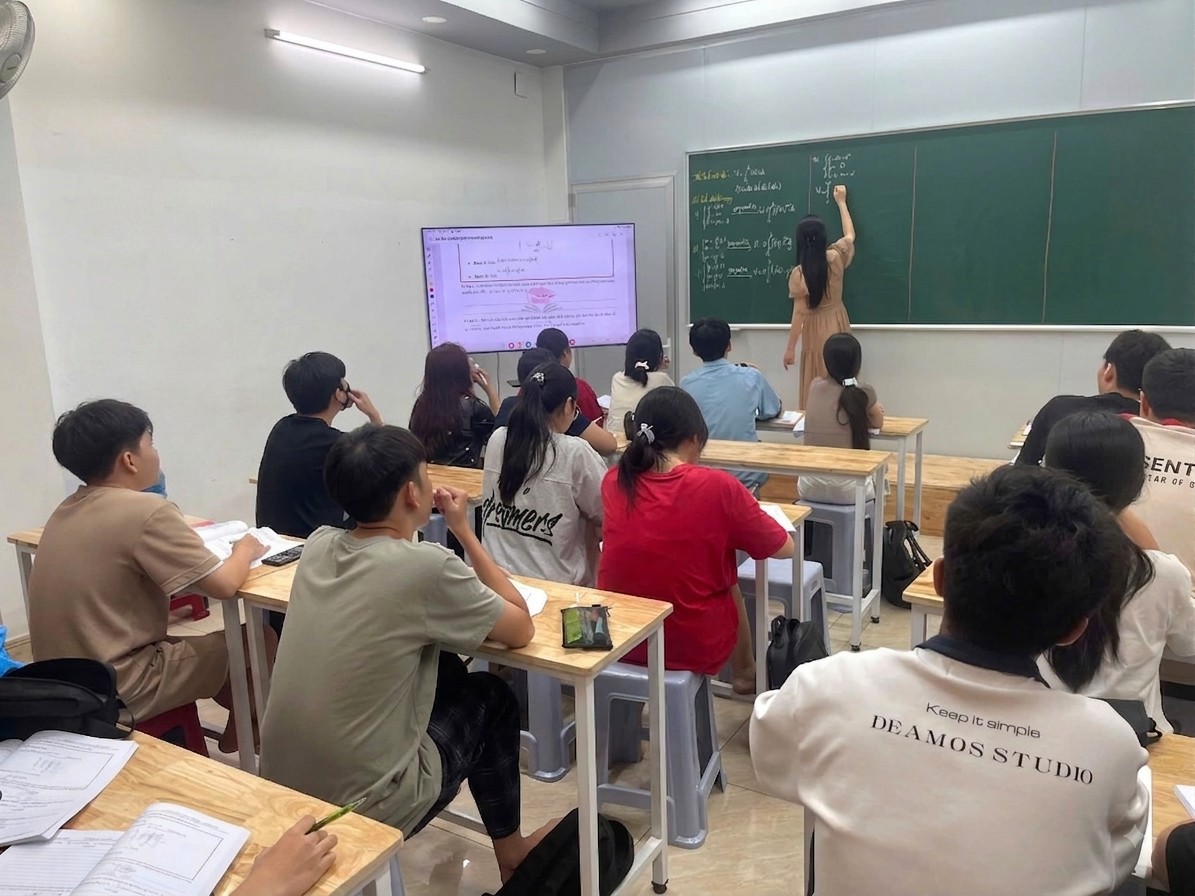 Ảnh khoa học toán tại trung tâm Thành Đạt Academy