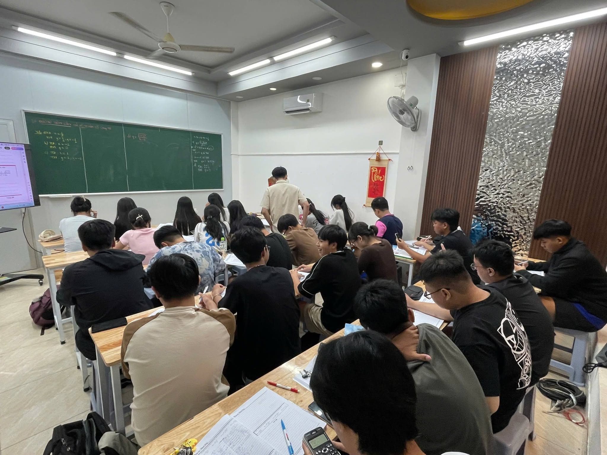 Ảnh khoa học toán tại trung tâm Thành Đạt Academy