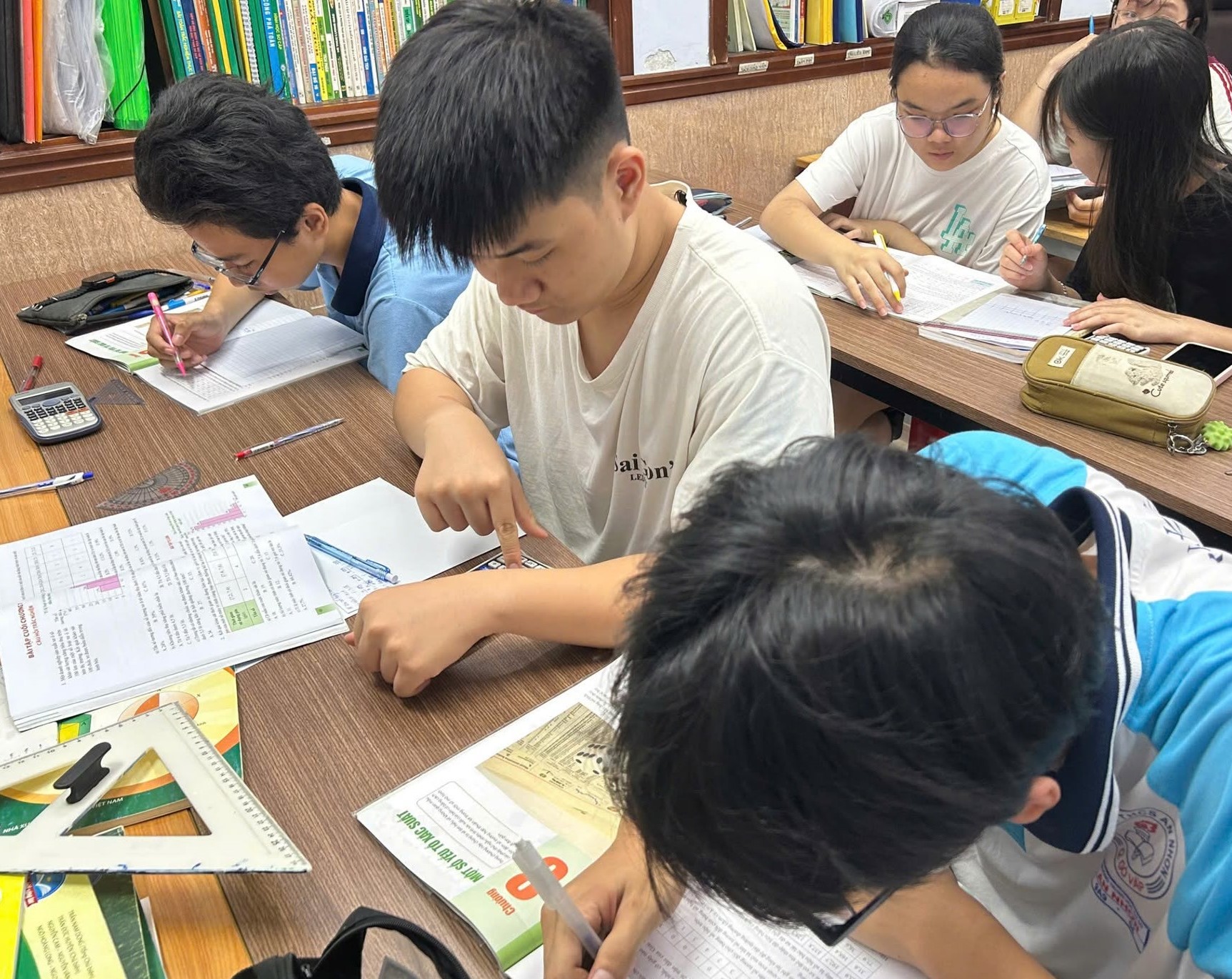 Ảnh khoa học toán tại trung tâm Thành Đạt Academy