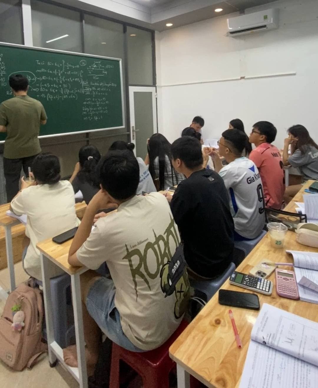 Ảnh khoa học toán tại trung tâm Thành Đạt Academy